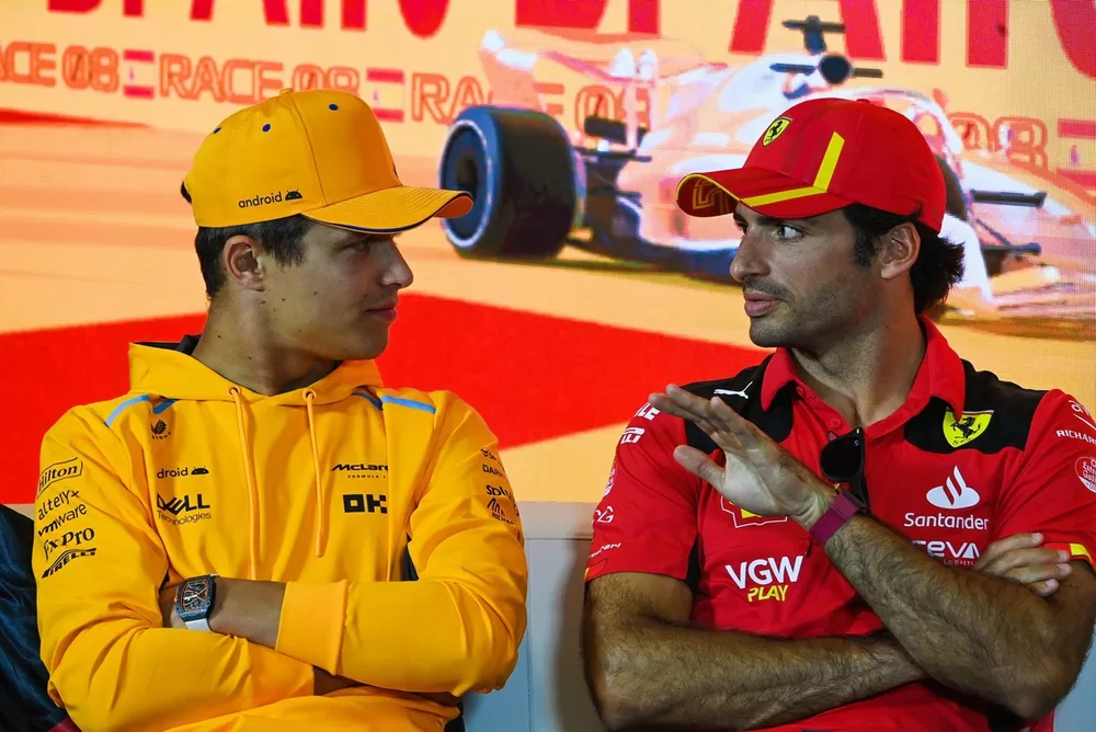 Lando Norris, McLaren, Carlos Sainz, Scuderia Ferrari, en conférence de presse