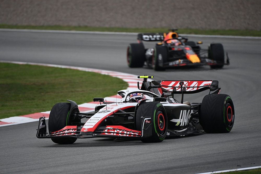 Nico Hulkenberg, Haas VF-23, Max Verstappen, Red Bull Racing RB19