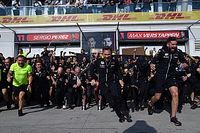 F1: Polícia e cães farejadores fazem blitz em pilotos e membros da Red Bull nos boxes no Canadá