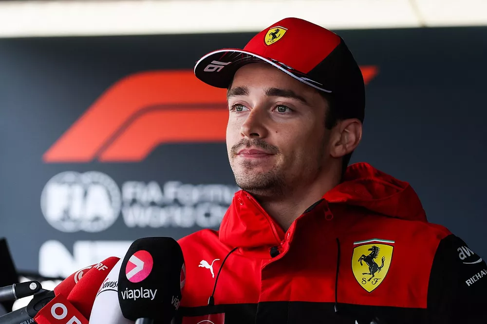 Charles Leclerc, Ferrari, parla con i media