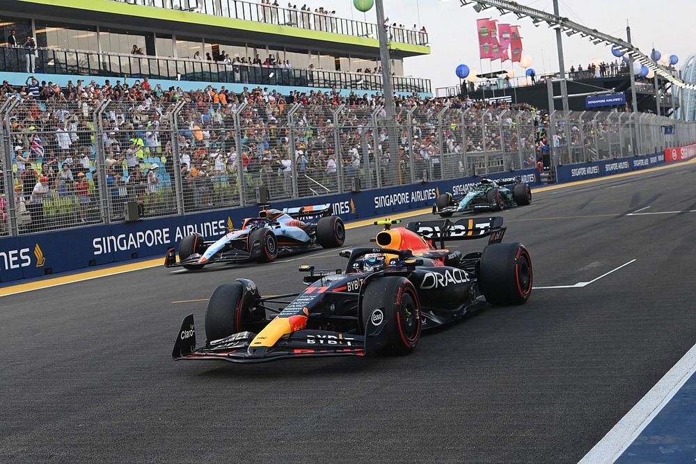 Sergio Perez, Red Bull Racing RB19, Alex Albon, Williams FW45, Lance Stroll, Aston Martin AMR23, practice their race start procedures at the end of FP3