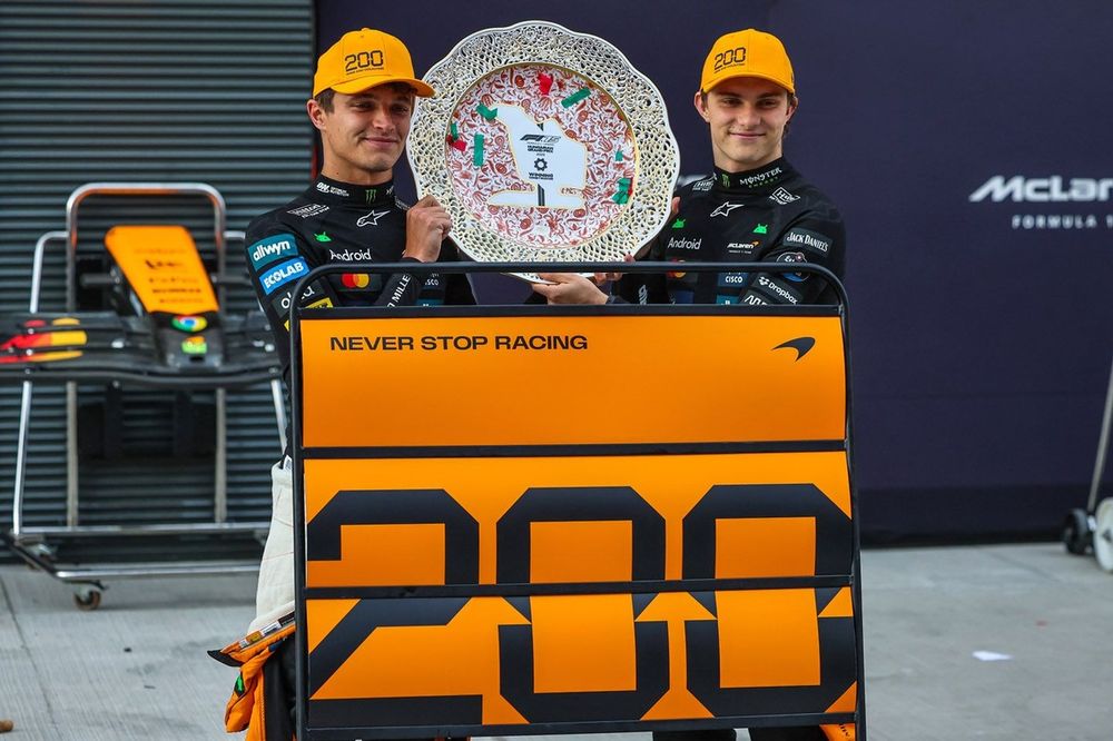 Lando Norris, McLaren, Oscar Piastri, McLaren