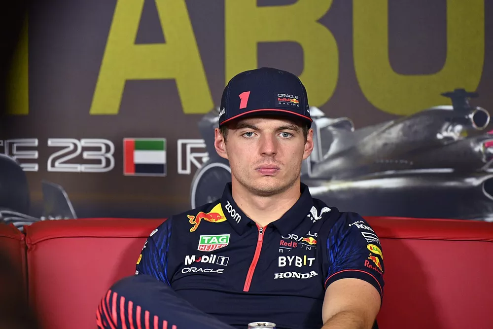 Max Verstappen, Red Bull Racing, 1&ordf; posici&oacute;n, durante la rueda de prensa posterior a la carrera.