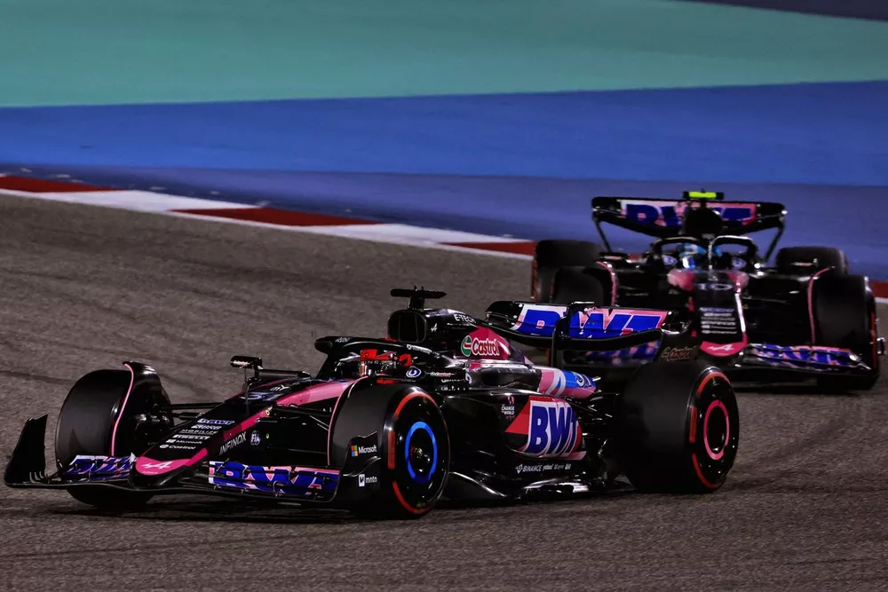 Esteban Ocon, Alpine A524, Pierre Gasly, Alpine A524