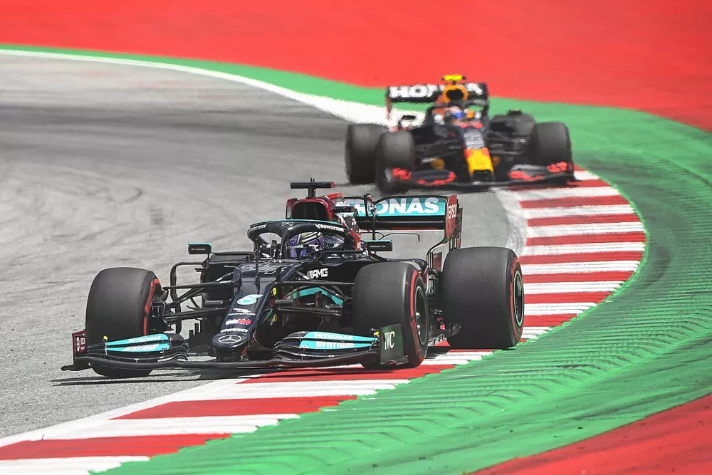 Lewis Hamilton, Mercedes W12, Sergio Perez, Red Bull Racing RB16B
