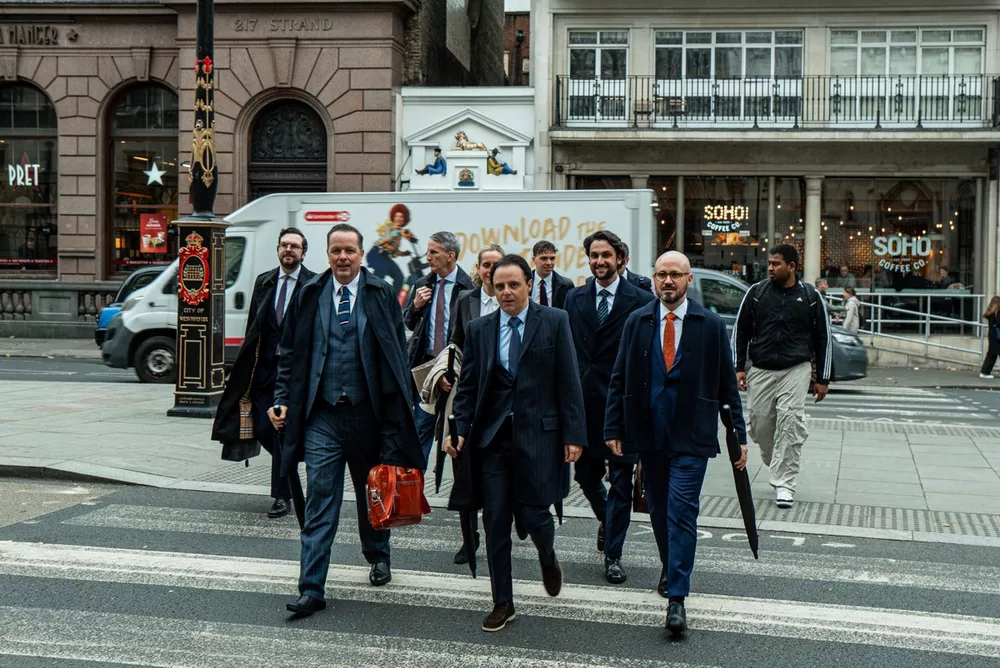 Felipe Massa e seu irm&atilde;o e empres&aacute;rio Dudu Massa chegam &agrave; Corte Inglesa, acompanhados pelos advogados Bernardo Viana, Nick de Marco, Kendrah Potts, Rowan Senett, Luke Duggan, Jeffrey Sullivan e Callum Nichols.