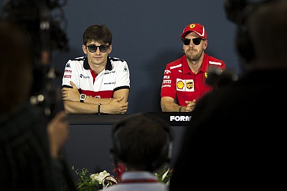 Villeneuve: Vettel, gelmesi halinde Leclerc'i canlı canlı "yemeye" çalışabilir