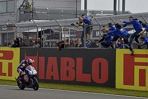 Van der Mark firma el primer doblete de Yamaha en WorldSBK desde 2011