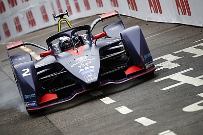 E-Prix Hong Kong: Bird menang usai senggol Lotterer