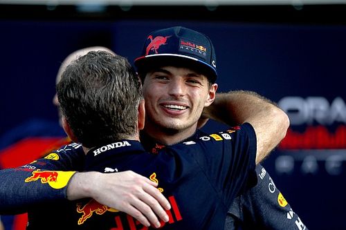 Verstappen no descarta conducir algún día para Ferrari o Mercedes