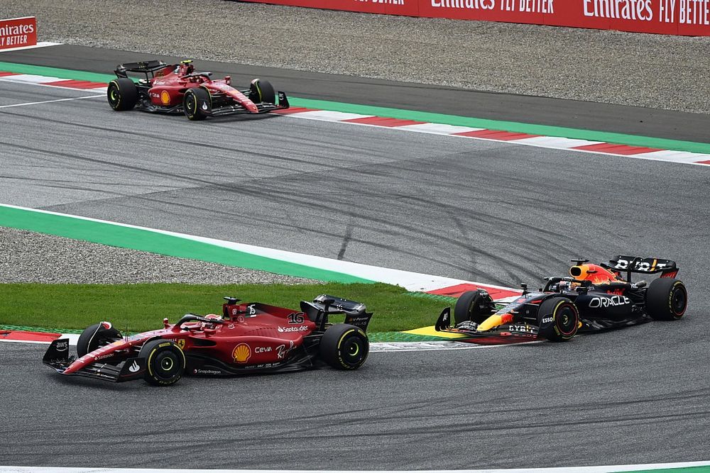 Charles Leclerc, Ferrari F1 75, Max Verstappen, Red Bull Racing RB18, Carlos Sainz, Ferrari F1 75
