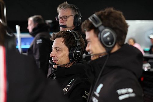 Wolff: Prefiero tener un coche rápido y calificar así que no tenerlo