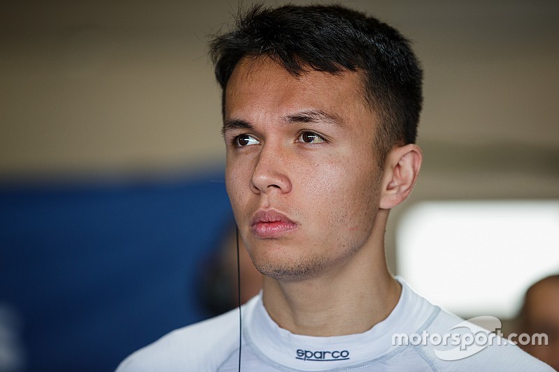 Toro Rosso ficha de forma oficial a Albon