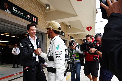 Wolff: "Ordini di scuderia? La Ferrari è tornata forte, dobbiamo essere prudenti"