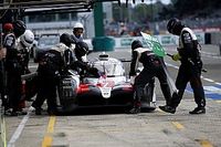 Toyota explica por qu&eacute; no cambio las cuatro llantas del #7