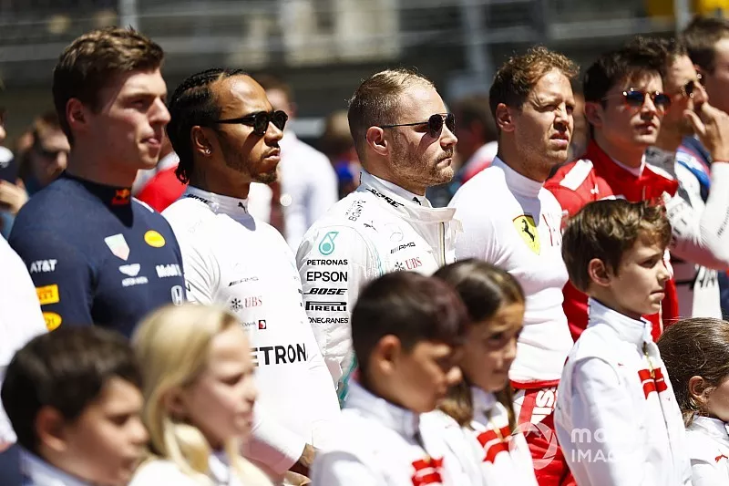 Max Verstappen, Red Bull Racing, Lewis Hamilton, Mercedes AMG F1, Valtteri Bottas, Mercedes AMG F1, Sebastian Vettel, Ferrari, Charles Leclerc, Ferrari, durante el himno