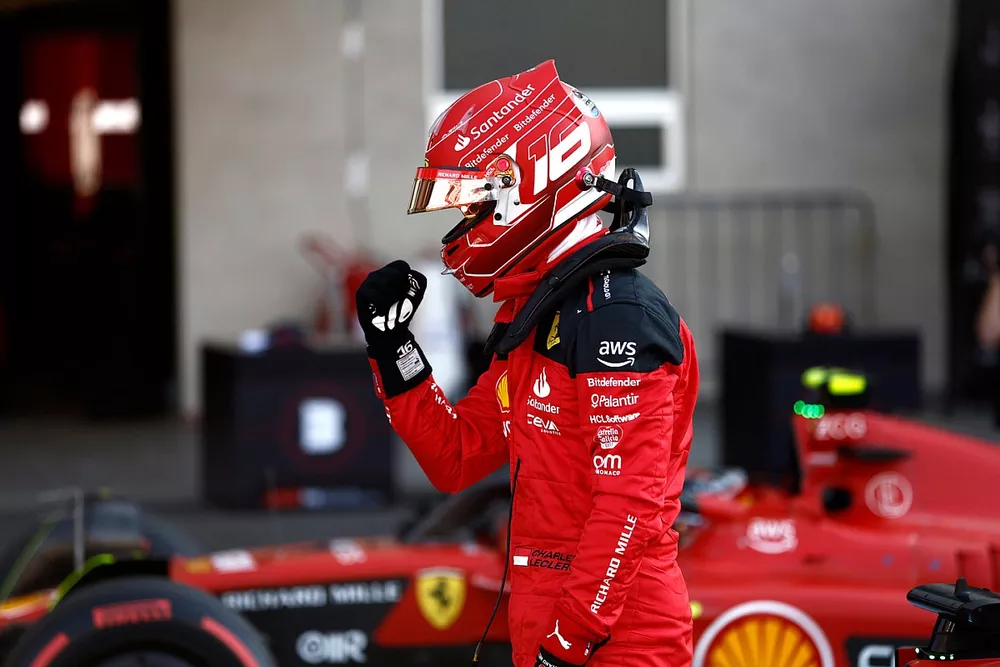 Le poleman Charles Leclerc, Ferrari SF-23, arrive dans le parc ferm&eacute;