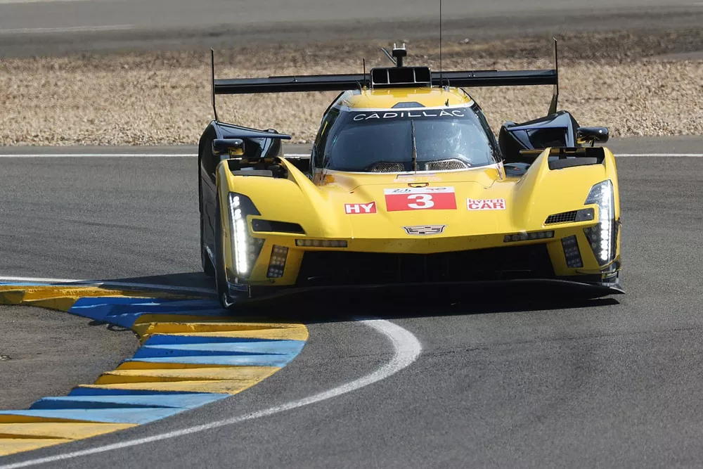 #3 Cadillac Racing Cadillac V-Series.R of Sebastien Bourdais, Renger Van Der Zande, Scott Dixon