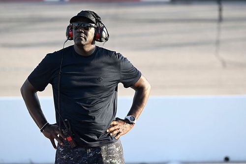 Palco decisivo da Copa do Mundo de Clubes, Charlotte une basquete e automobilismo com equipe de Michael Jordan na NASCAR