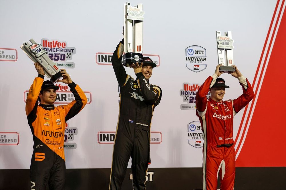 Scott McLaughlin, Team Penske Chevrolet, Patricio O'Ward, Arrow McLaren Chevrolet, Josef Newgarden, Team Penske Chevrolet, en el podio