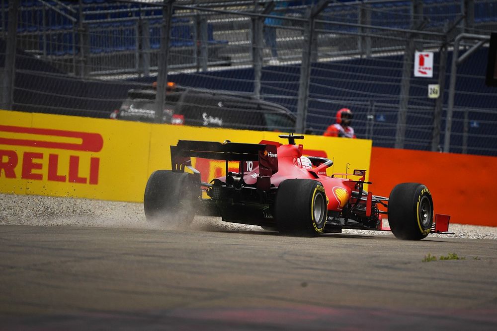 Charles Leclerc, Ferrari SF21, runs wide