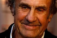 Carlos Reutemann, ex piloto de F1, ya tiene el alta m&eacute;dica