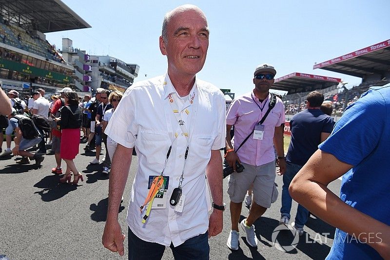 Dr. Wolfgang Ullrich