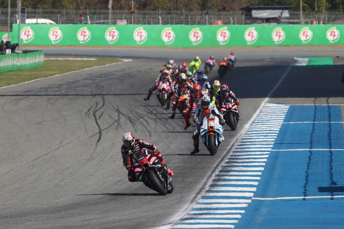 Marco Bezzecchi gonflé à bloc, Marc Márquez à plat !