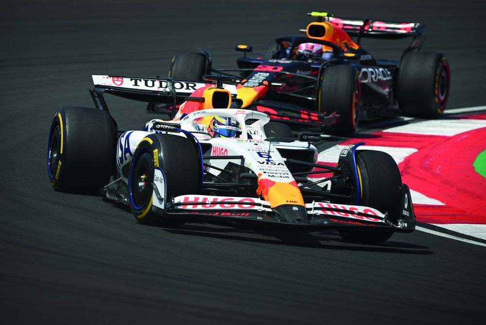 Isack Hadjar, Racing Bulls VCARB 02 leads Liam Lawson, Red Bull Racing RB21