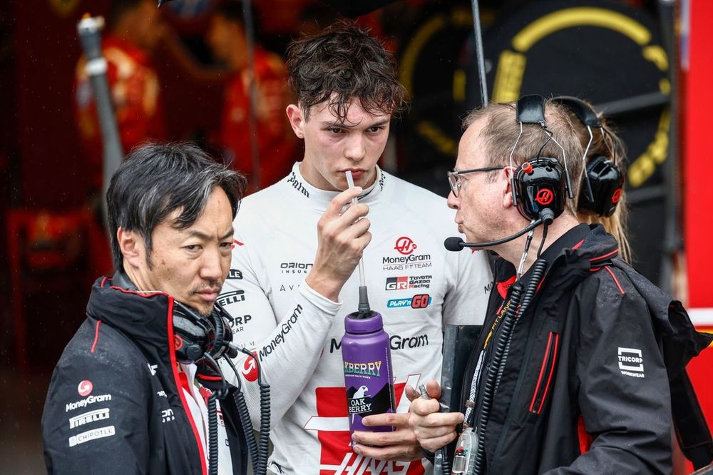 Ayao Komatsu, Team Principal, Haas F1 Team, Oliver Bearman, Haas F1 Team, Mark Slade, Race Engineer, Haas F1 Team 