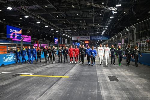 Pilotos y equipos de la temporada 2025/2026 de F&oacute;rmula E