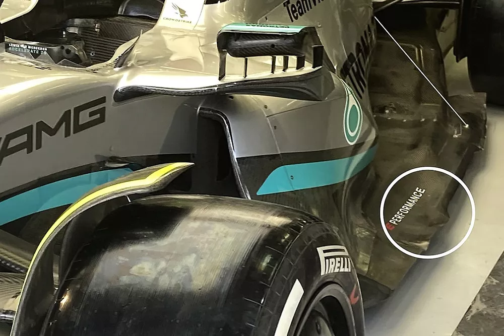Mercedes W13 floor
