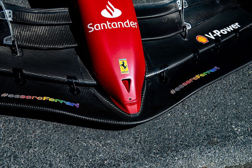#essereFerrari con los colores del arcoíris
