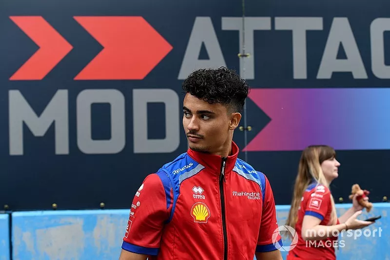 Pascal Wehrlein, Mahindra Racing, walks the track