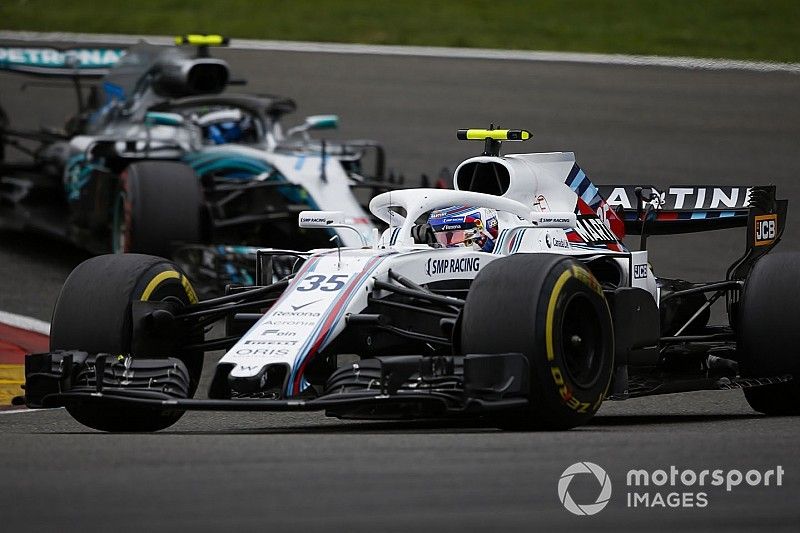 Sergey Sirotkin, Williams FW41, y Valtteri Bottas, Mercedes AMG F1 W09