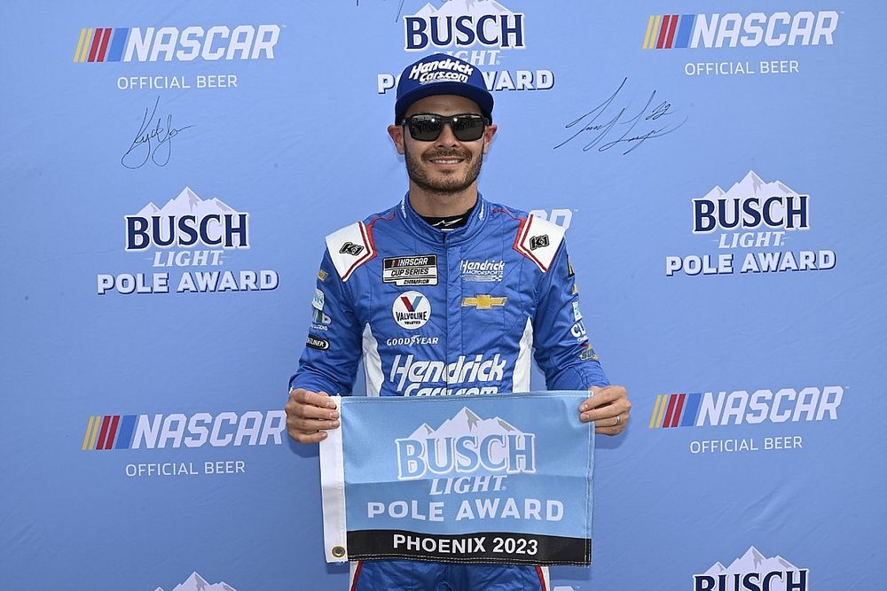 Pole sitter Kyle Larson, Hendrick Motorsports, Chevrolet Camaro