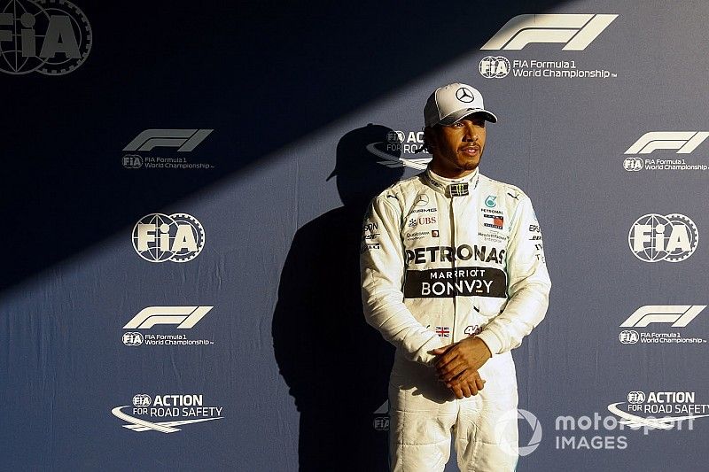 Pole Sitter Lewis Hamilton, Mercedes AMG F1 in Parc Ferme 