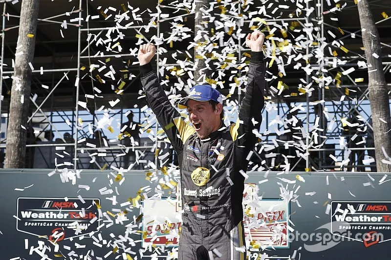 Race Winner #5 Mustang Sampling Racing Cadillac DPi, DPi: Filipe Albuquerque