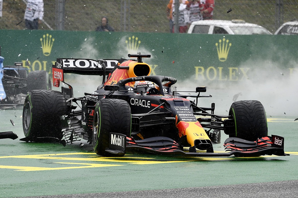 【写真集】マックス・フェルスタッペン F1イヤーブック2021 写真集】マックス・フェルスタッペン F1イヤーブック2021 - メルカリ