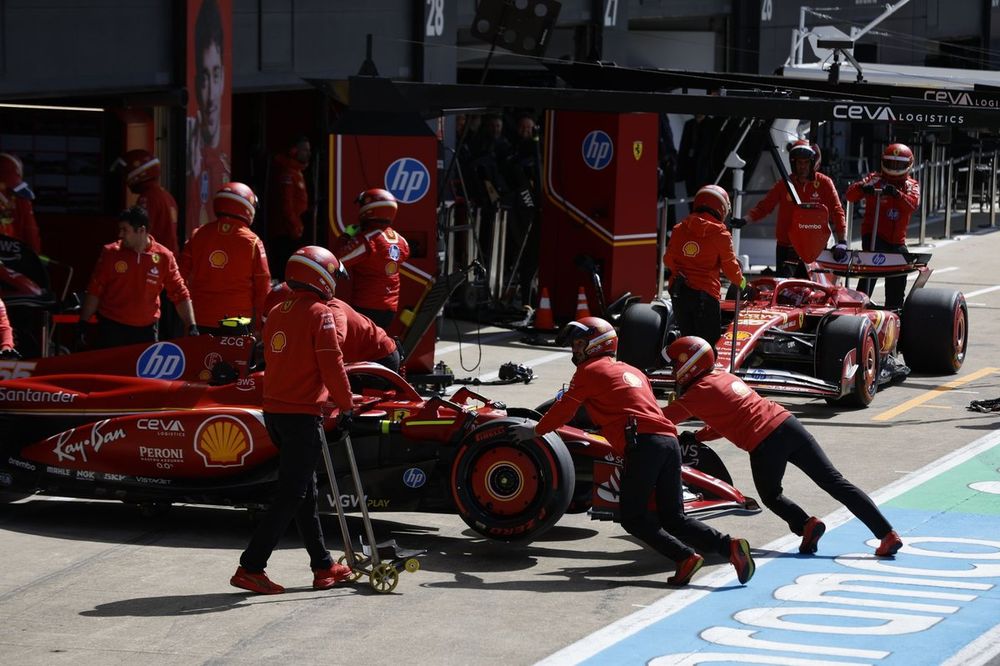Carlos Sainz, Ferrari SF-24, is returned to the garage