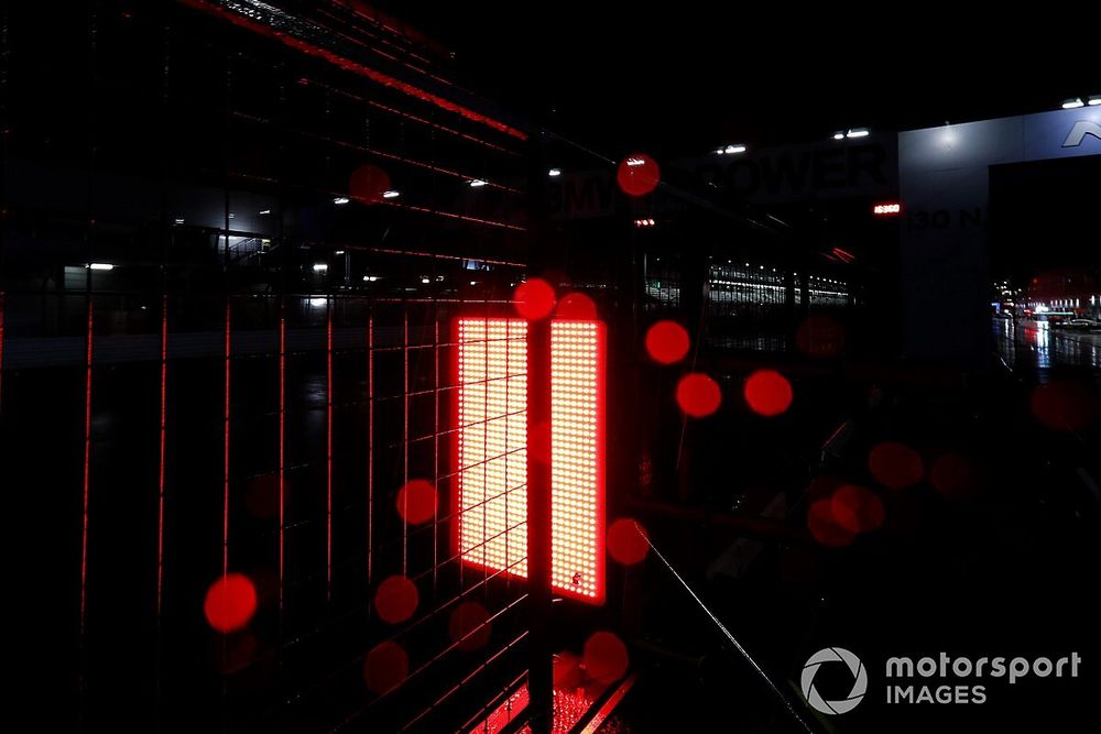 Red light at the 24h of Nürburgring