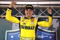 Christopher Bell vence en una carrera caótica de NASCAR Cup en Bristol
