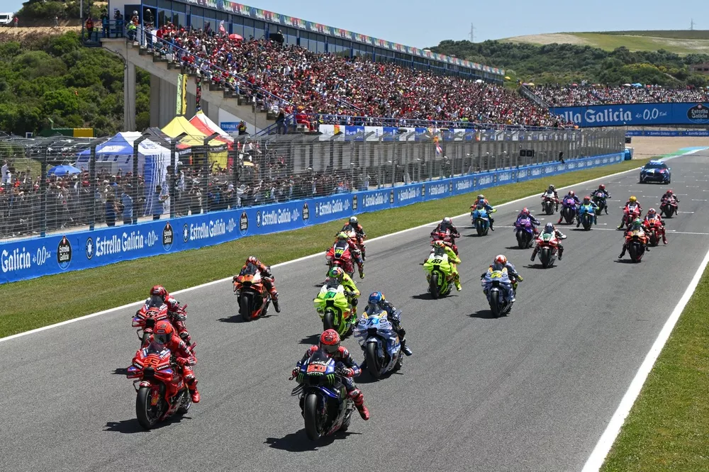 Marc M&aacute;rquez, Ducati Team, Fabio Quartararo, Yamaha Factory Racing en la salida