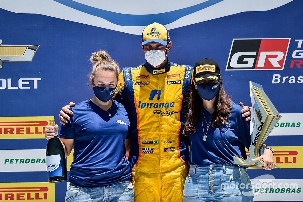 Thiago Camilo com as filhas de Amadeu Rodrigues, Juliana e Bárbara