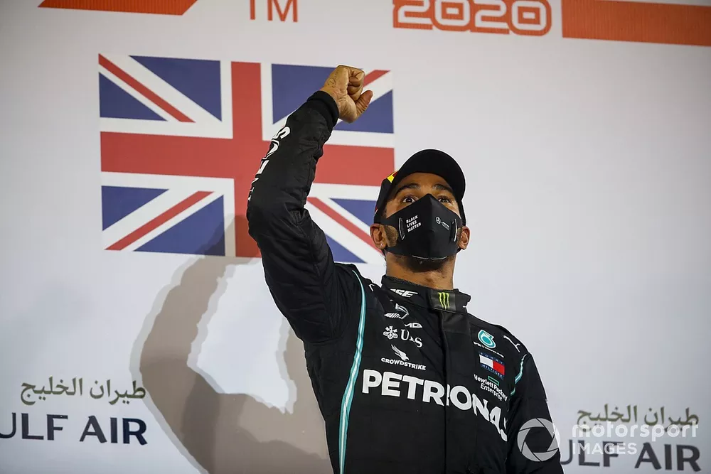 Le vainqueur Lewis Hamilton, Mercedes F1 W11 f&ecirc;te sa victoire