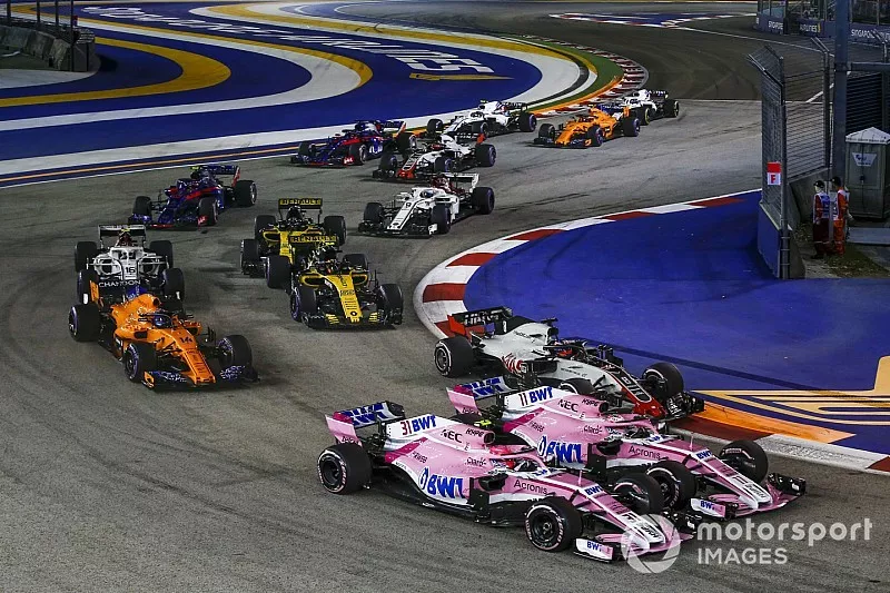 Esteban Ocon, Racing Point Force India VJM11, Sergio Perez, Racing Point Force India VJM11 e Romain Grosjean, Haas F1 Team VF-18 