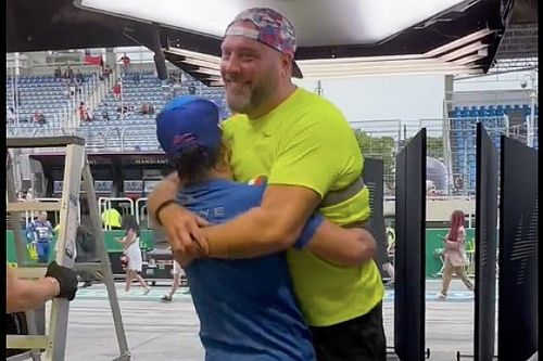 Vídeo: así celebró Alonso con sus mecánicos de Alpine en Brasil