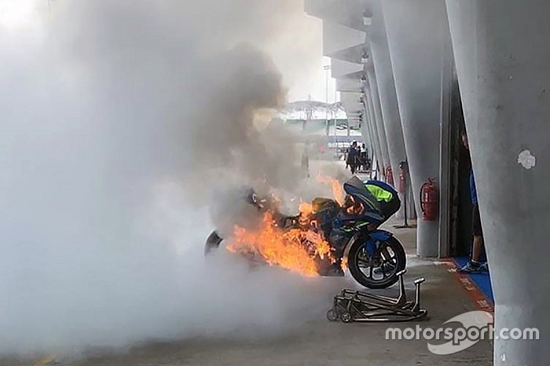 Une moto de Rins a pris feu au stand