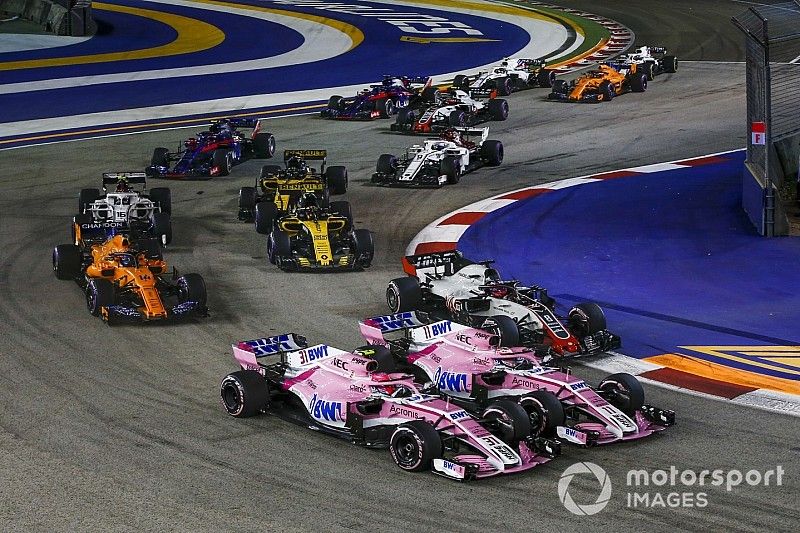 Esteban Ocon, Racing Point Force India VJM11, Sergio Perez, Racing Point Force India VJM11 y Romain Grosjean, Haas F1 Team VF-18 