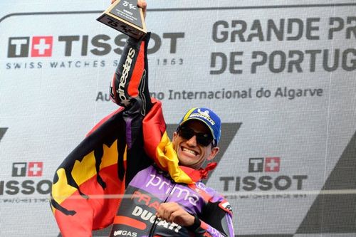 MotoGP Portugal: Mart&iacute;n gana, Acosta sube al podio y Bagnaia y M&aacute;rquez chocan